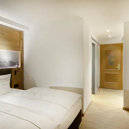 Jaegerhof ****s מלון